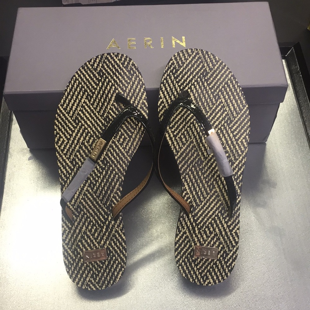 Aerin Flip flop, black and cream. NEW. Sz 5
